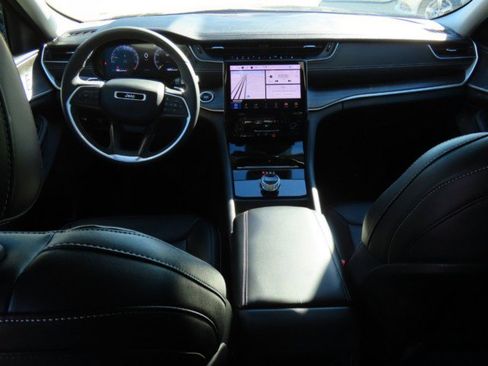 Used 2023 Jeep Grand Cherokee Limited w/ Luxury Tech Group II image 22