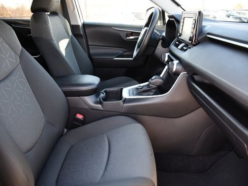 Used 2022 Toyota RAV4 XLE image 27