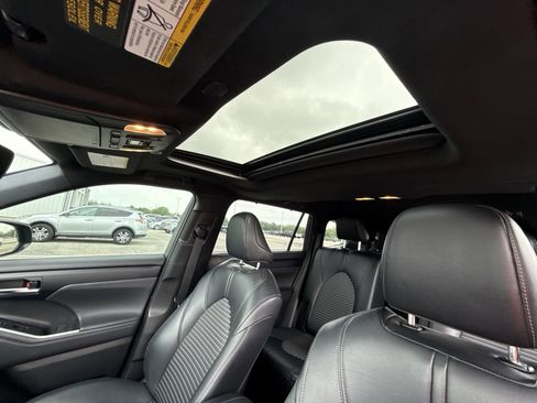 Used 2023 Toyota Highlander XSE FWD image 16
