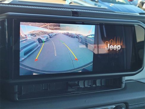 Used 2024 Jeep Wrangler Unlimited Sahara image 10