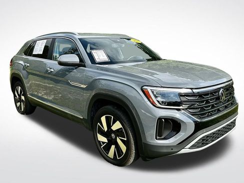 Used 2025 Volkswagen Atlas Cross Sport SEL image 2