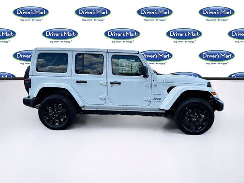 Used 2024 Jeep Wrangler Unlimited Sahara AWD/4WD image 8