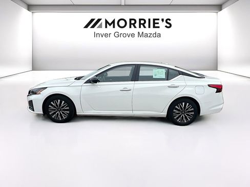 Used 2025 Nissan Altima 2.5 SV image 8