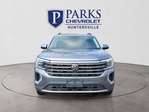 Used 2024 Volkswagen Atlas SE AWD/4WD image 2