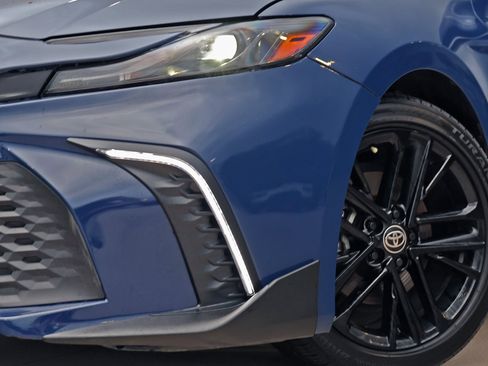 Used 2025 Toyota Camry SE image 12