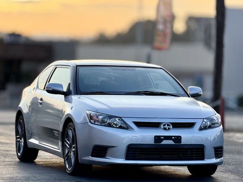 Used 2013 Scion tC FWD image 2