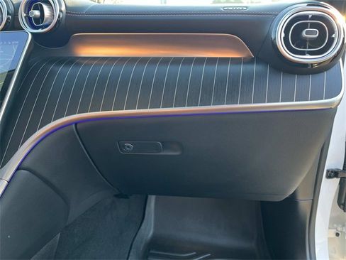 Used 2025 Mercedes-Benz GLC 300 4MATIC image 27