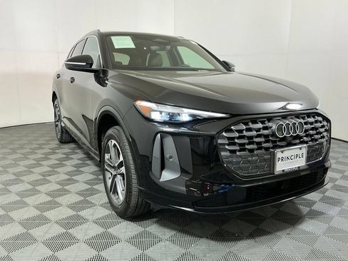 Used 2025 Audi Q5 Premium Plus w/ Premium Plus AWD/4WD image 4