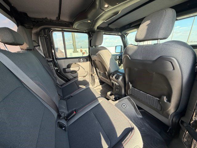 Used 2025 Jeep Gladiator Rubicon AWD/4WD image 17