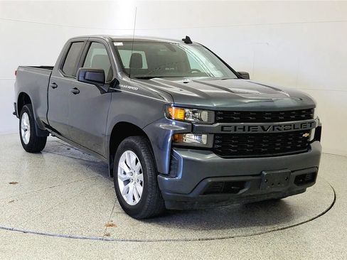 Used 2019 Chevrolet Silverado 1500 Custom w/ Custom Value Package AWD/4WD image 2