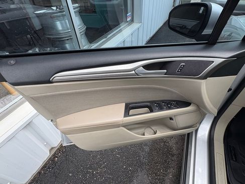 Used 2019 Ford Fusion SE FWD image 7