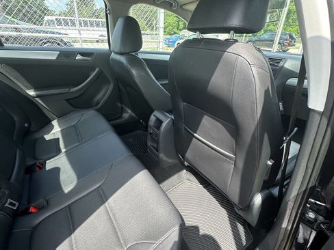 Used 2013 Volkswagen Jetta SE FWD image 16