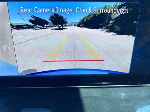 Used 2025 Mercedes-Benz GLB 250 4MATIC image 15