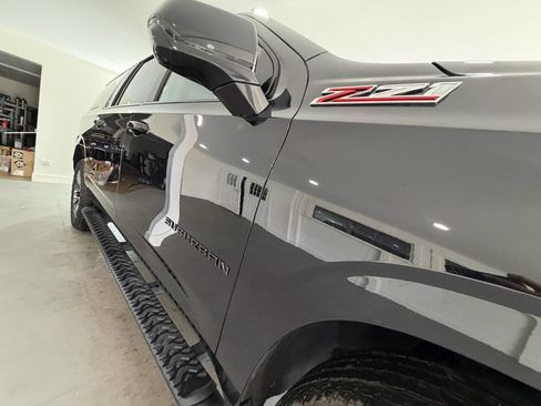 Used 2025 Chevrolet Suburban Z71 image 11