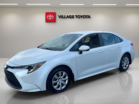 Certified 2025 Toyota Corolla LE FWD image 1