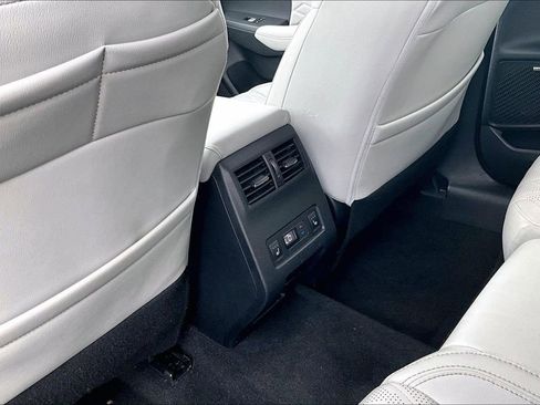 Used 2025 Mitsubishi Outlander SEL FWD image 10