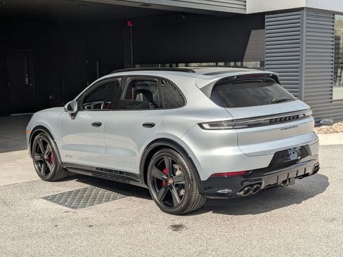 New 2026 Porsche Cayenne GTS image 3