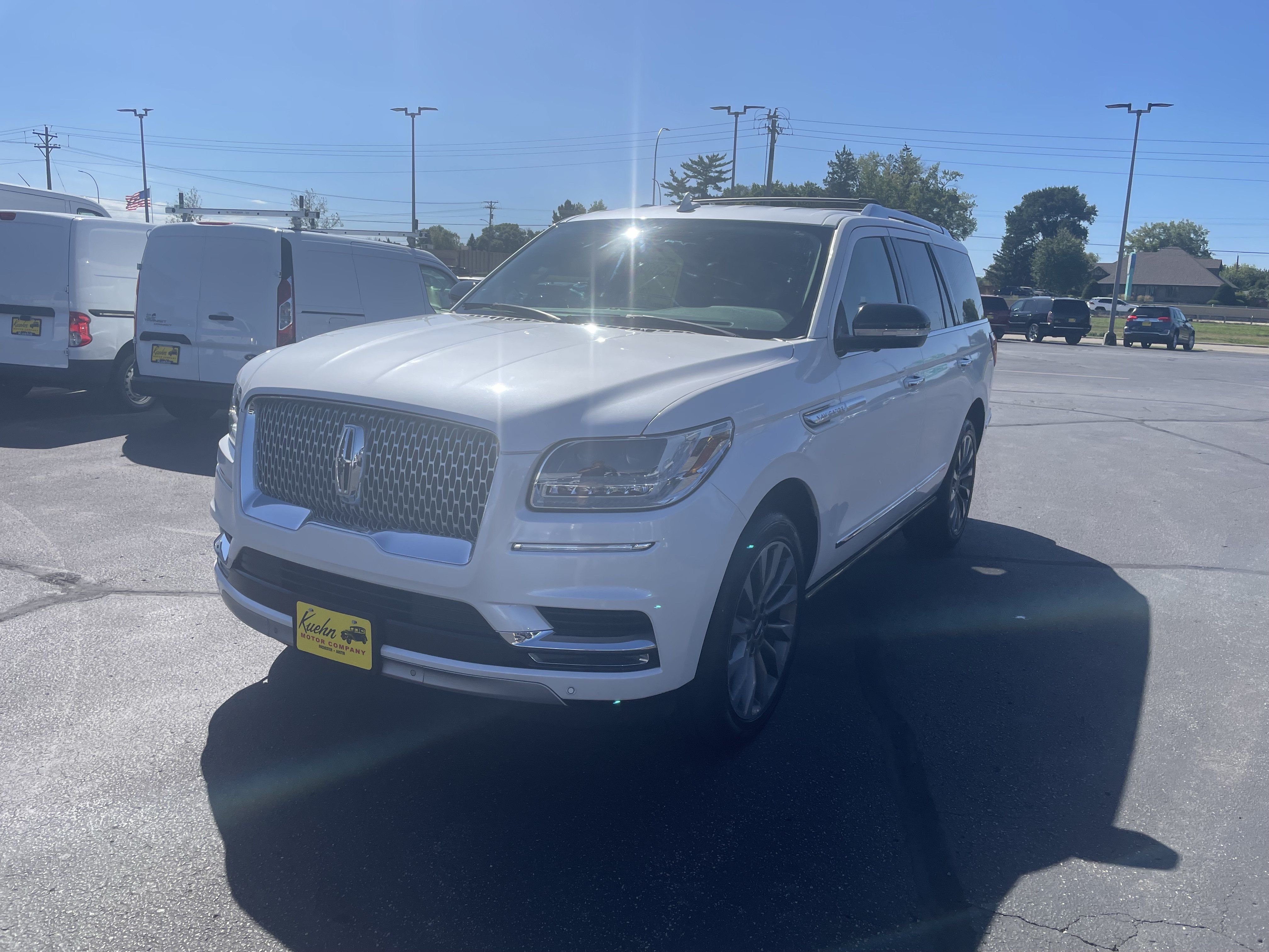 Used 2019 Lincoln Navigator Select AWD/4WD image 4