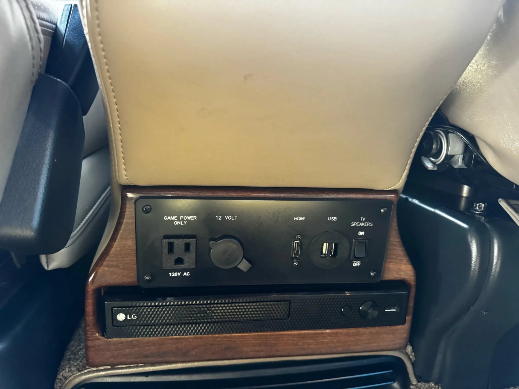 Used 2017 Mercedes-Benz Metris Passenger image 69