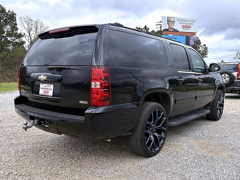 Used 2010 Chevrolet Suburban LT image 4