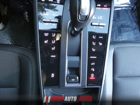 Used 2024 Porsche Macan AWD/4WD image 61