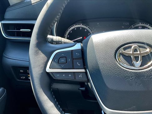 Used 2022 Toyota Highlander Platinum AWD/4WD image 11