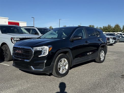 Used 2024 GMC Terrain SLE image 9