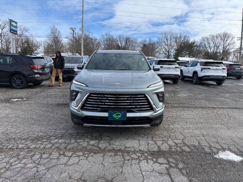 Certified 2025 Buick Enclave Preferred image 8