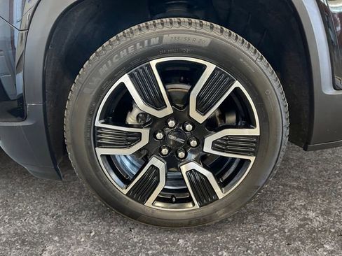 Used 2021 GMC Acadia SLT w/ Elevation Edition image 12