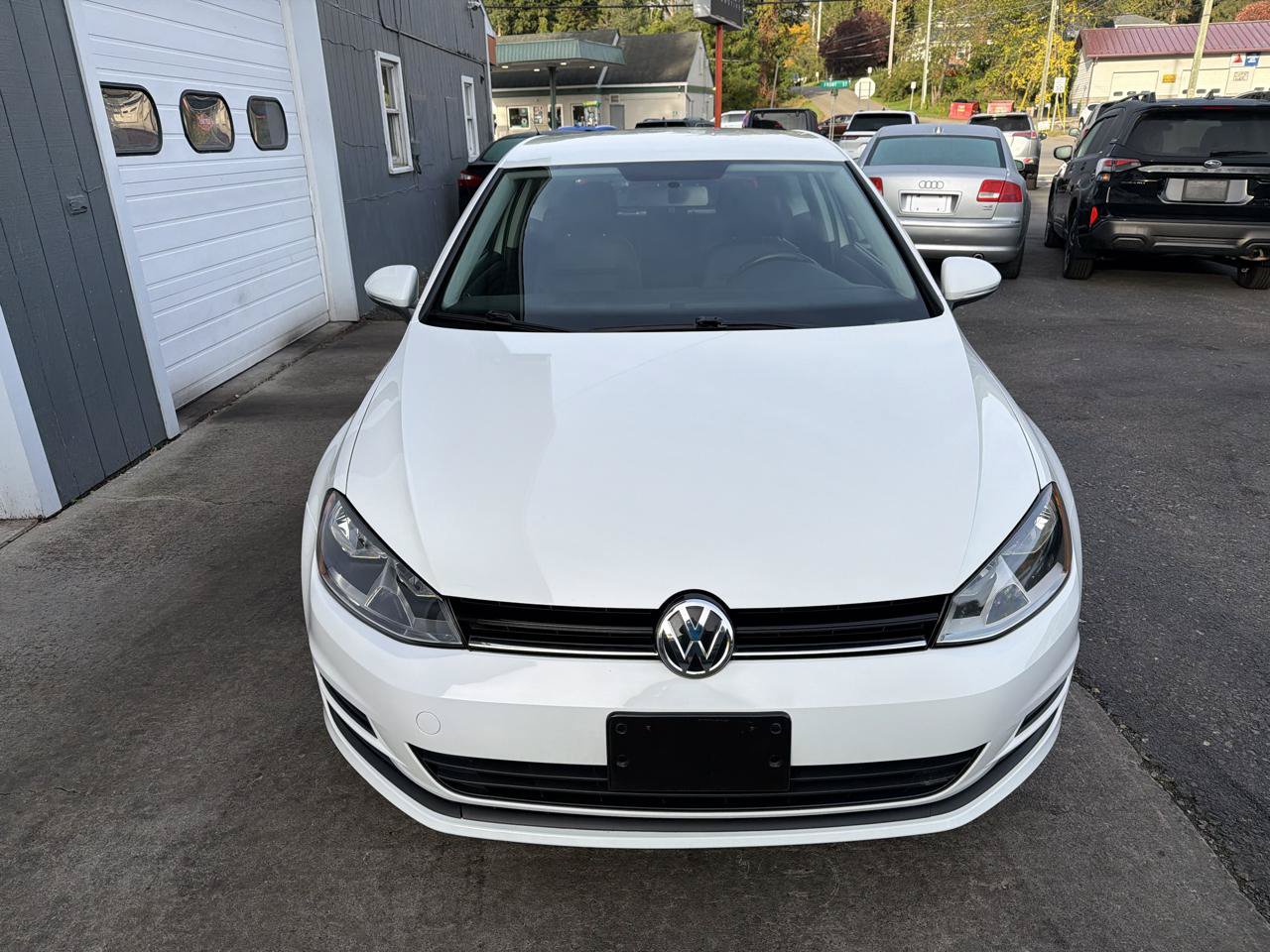 Used 2015 Volkswagen Golf S FWD image 2