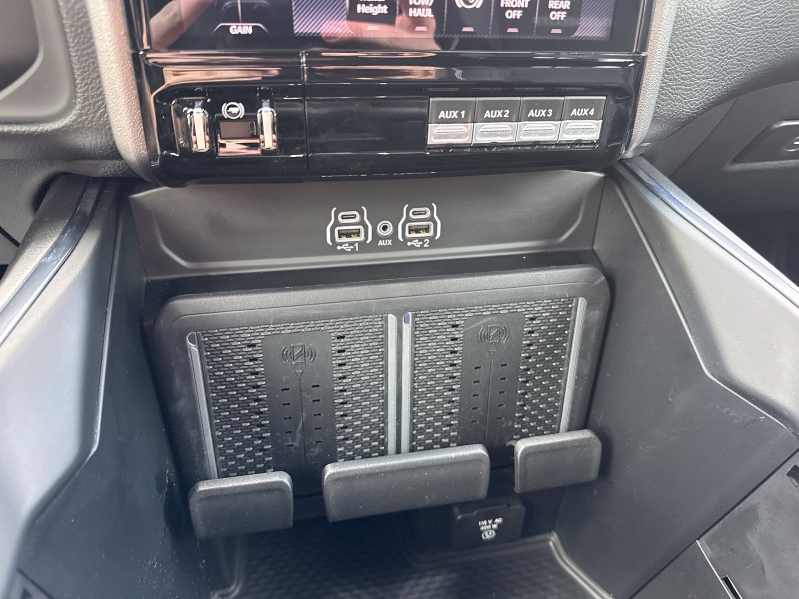 Used 2026 RAM 3500 Laramie AWD/4WD image 39