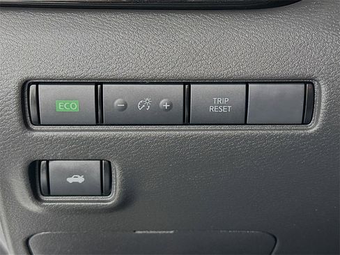 Used 2022 Nissan Sentra SR w/ Trunk Package image 12