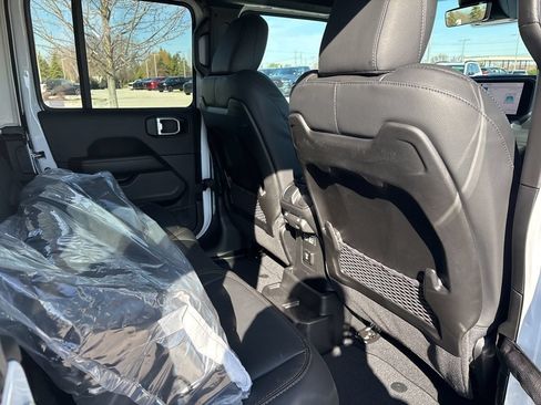 New 2026 Jeep Wrangler Unlimited Sahara AWD/4WD image 12