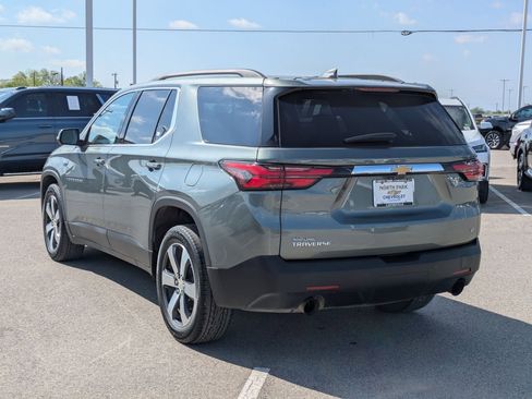 Used 2022 Chevrolet Traverse LT w/ LT Premium Package image 5