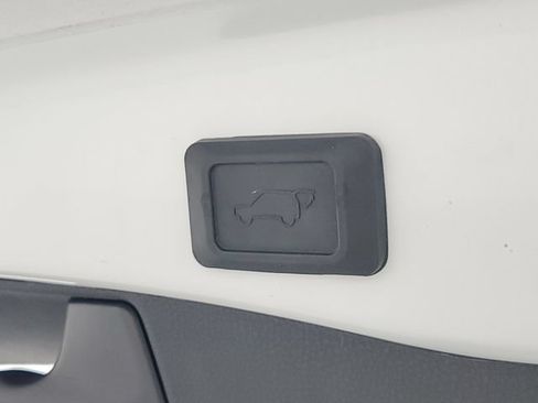 Used 2022 Toyota RAV4 XSE AWD/4WD image 9