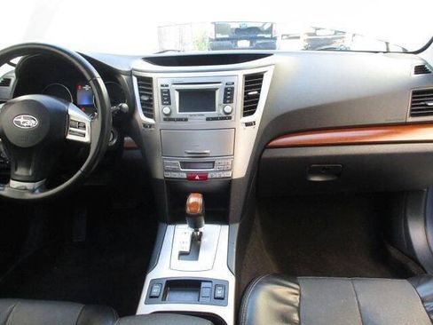 Used 2013 Subaru Outback 3.6R Limited w/ Moonroof Pkg AWD/4WD image 7