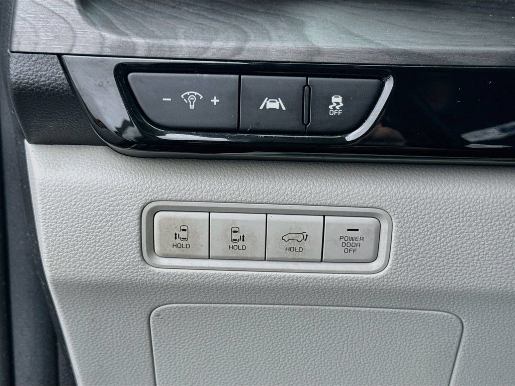 Certified 2024 Kia Carnival EX FWD image 13