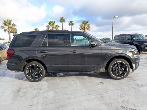 Used 2023 Ford Expedition Limited image 4