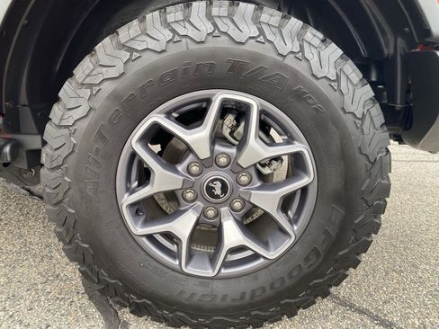 Used 2023 Ford Bronco Badlands image 9