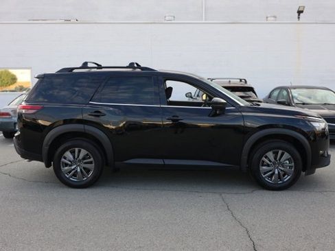 New 2025 Nissan Pathfinder SV image 3