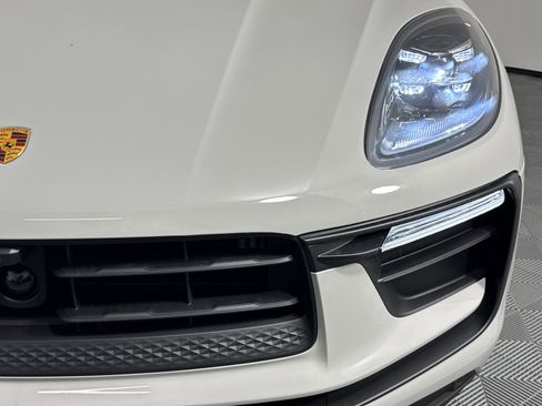 Certified 2026 Porsche Macan image 11
