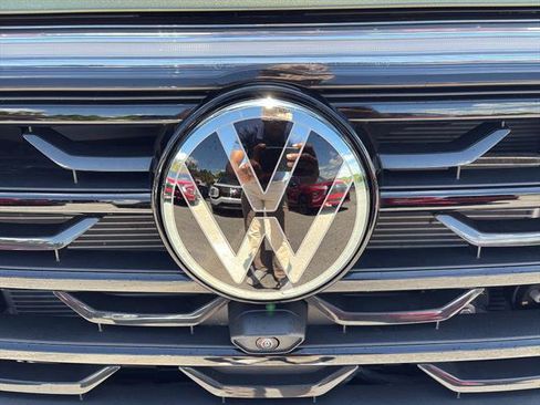 Certified 2025 Volkswagen Atlas SEL Premium R-Line image 11