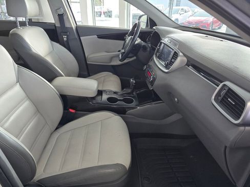 Used 2019 Kia Sorento SX image 46