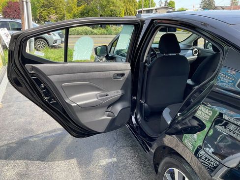 Used 2023 Nissan Versa SV image 10