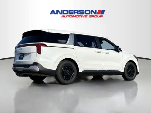 New 2026 Kia Carnival image 2