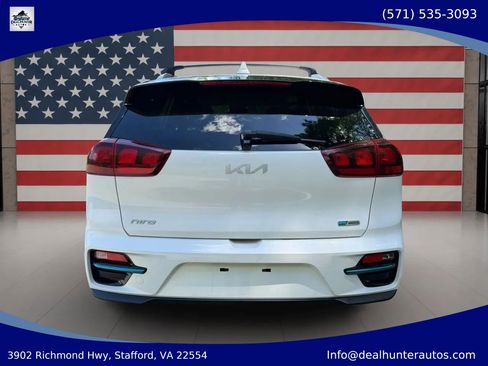 Used 2022 Kia Niro EX w/ Cold Weather Package FWD image 8