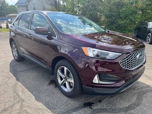 Used 2024 Ford Edge SEL w/ Convenience Package AWD/4WD image 3