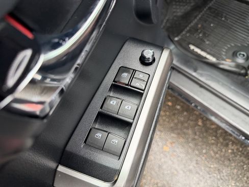 Used 2019 Toyota Tacoma Limited image 12