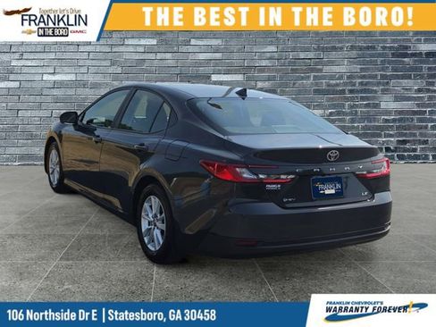 Used 2025 Toyota Camry LE image 3