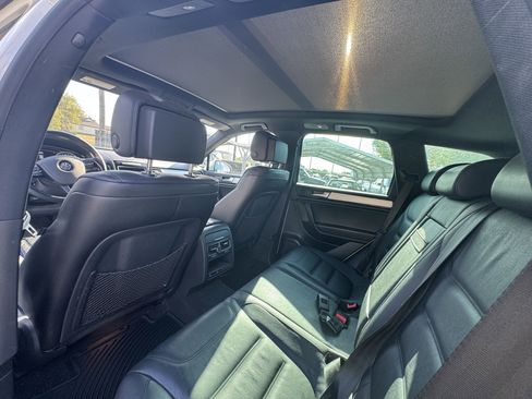 Used 2014 Volkswagen Touareg TDI image 10